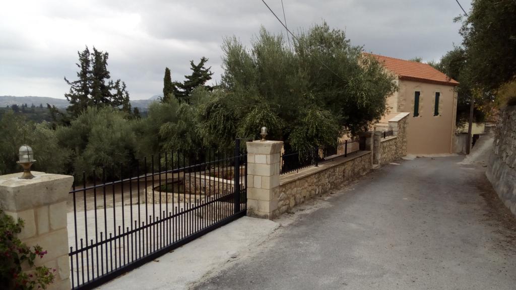 הוילה Tzitzifes Stone Mansion מראה חיצוני תמונה