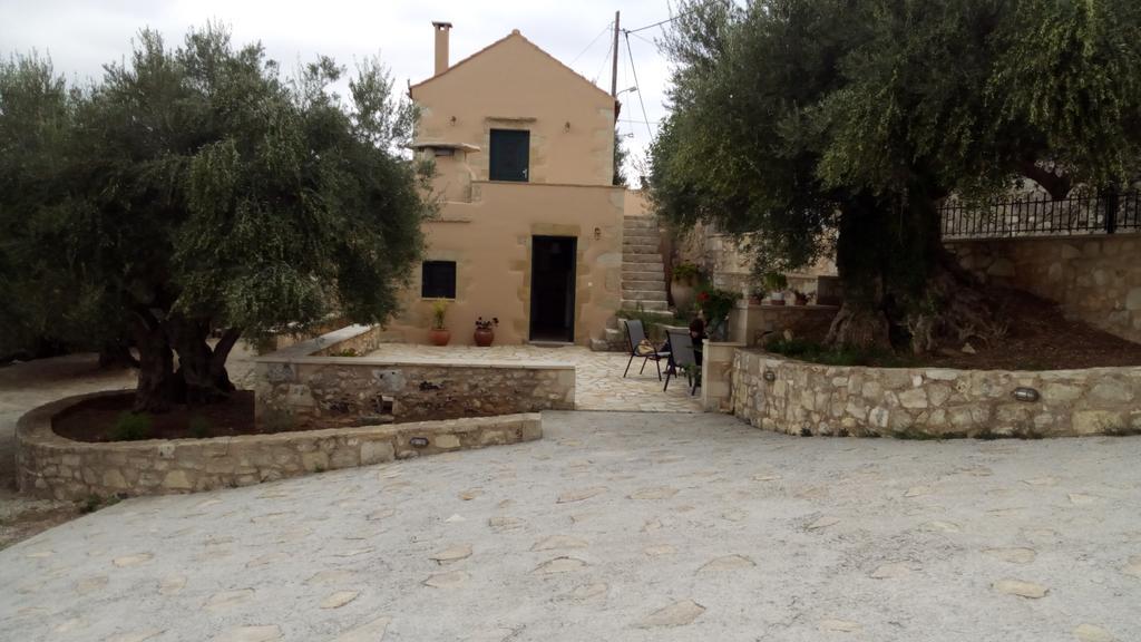 הוילה Tzitzifes Stone Mansion מראה חיצוני תמונה